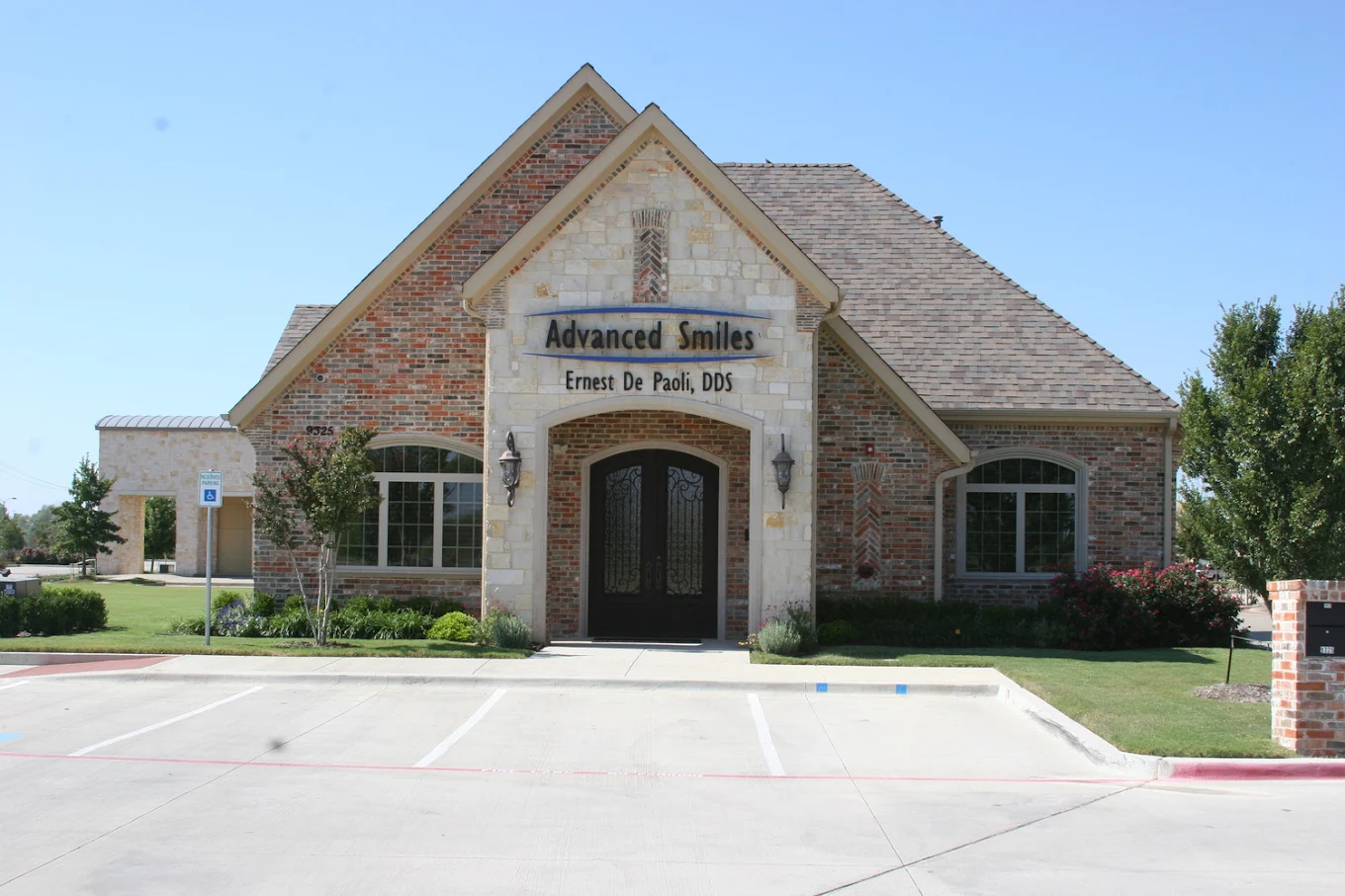 Exterior of the Advanced Smiles dental office