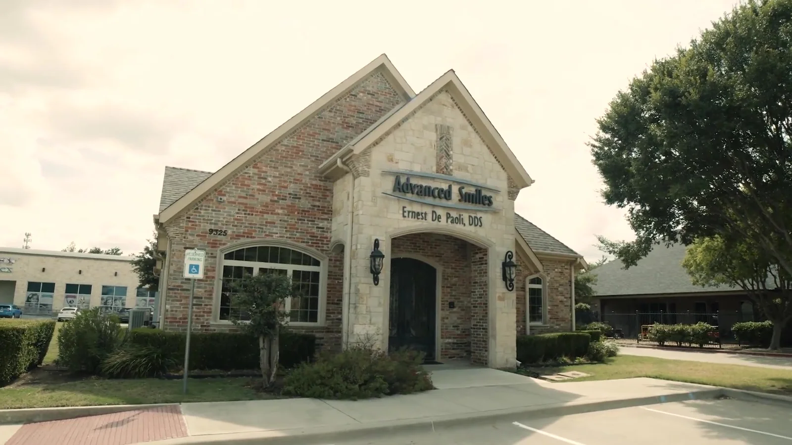 The Advanced Smiles office building in Frisco, TX